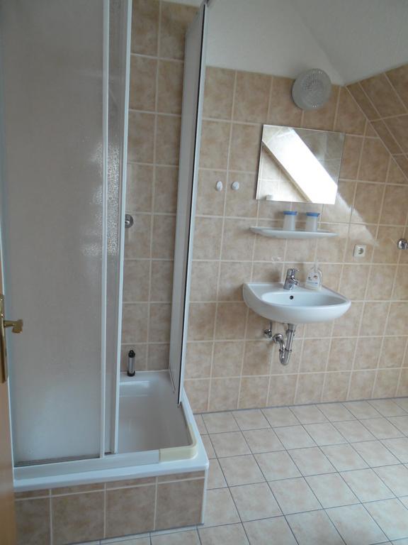 Pension Am Deich Kröslin Exteriör bild