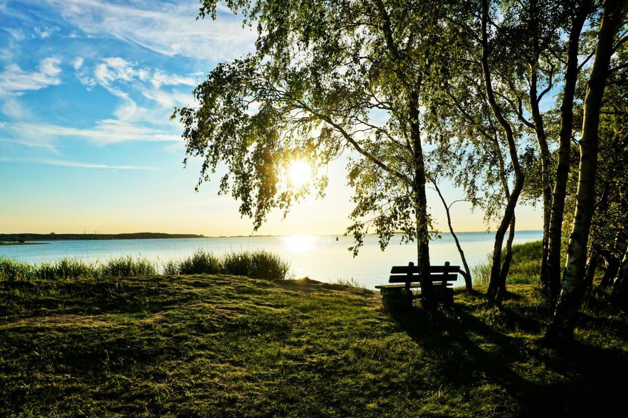 Pension Am Deich Kröslin Exteriör bild